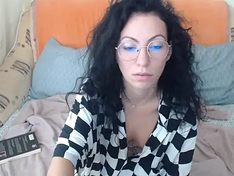 Snapshot of Emmatoo chatting on 2, 11, 2025 Emmatoo online show from 2, 11, 2025