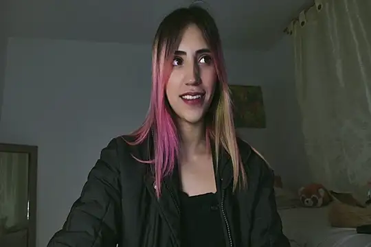 Snapshot of linnie_ chatting on 7, 3, 2025 linnie online show from 7, 3, 2025