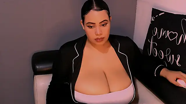 Emmacamille online show from 27, 11, 2025