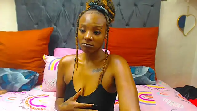 Snapshot of SAVAGExBOO chatting on 19, 2, 2025 SAVAGExBOO online show from 19, 2, 2025