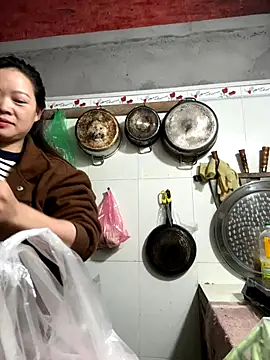 Snapshot of Hellen_111 chatting on 18, 11, 2025 Hellen 111 online show from 18, 11, 2025