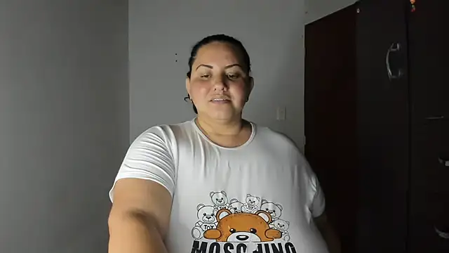 tetasgrandes karol online show from 3, 3, 2025