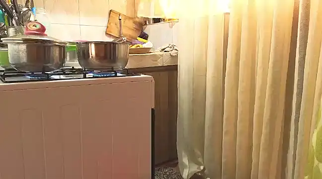 WyvaxxNikkie online show from 23, 3, 2025