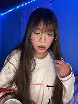 Lily candy X online show from 11, 3, 2025