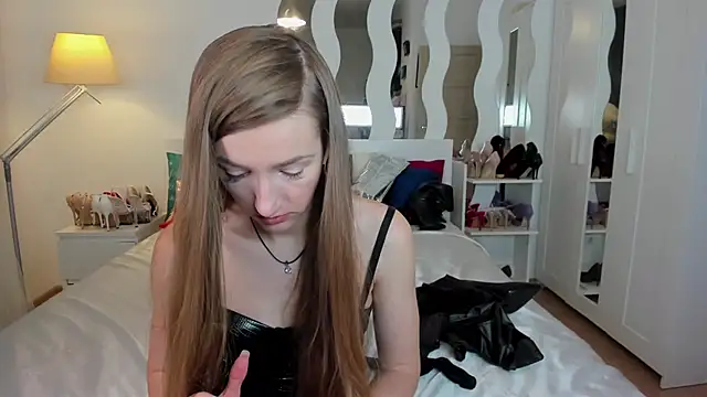 KateRedgar online show from 26, 2, 2025