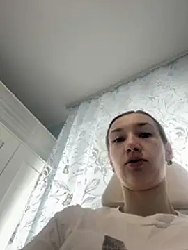 Snapshot of KateRedgar chatting on 8, 7, 2026 KateRedgar online show from 8, 7, 2026