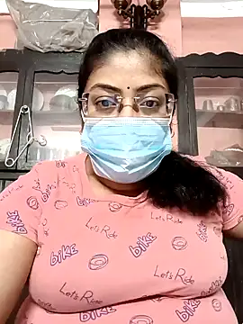 Snapshot of LAVERNIYA_ chatting on 12, 12, 2024 LAVERNIYA  online show from 12, 12, 2024