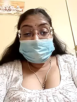 Snapshot of LAVERNIYA_ chatting on 3, 3, 2025 LAVERNIYA  online show from 3, 3, 2025