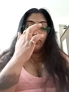 Snapshot of LAVERNIYA_ chatting on 12, 9, 2025 LAVERNIYA  online show from 12, 9, 2025