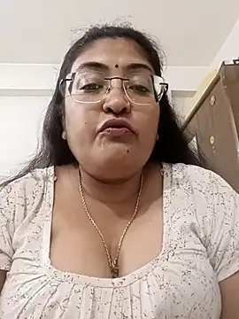 Snapshot of LAVERNIYA_ chatting on 9, 10, 2025 LAVERNIYA  online show from 9, 10, 2025