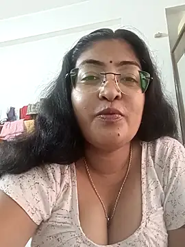 Snapshot of LAVERNIYA_ chatting on 12, 10, 2025 LAVERNIYA  online show from 12, 10, 2025