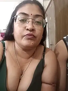 Snapshot of LAVERNIYA_ chatting on 15, 10, 2025 LAVERNIYA  online show from 15, 10, 2025