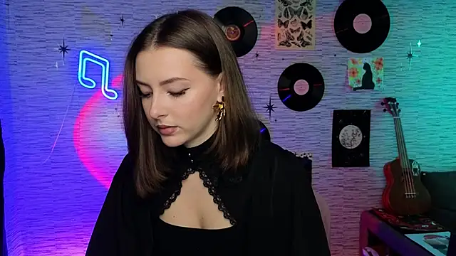 Snapshot of GloriaElmer chatting on 3, 12, 2024 GloriaElmer online show from 3, 12, 2024