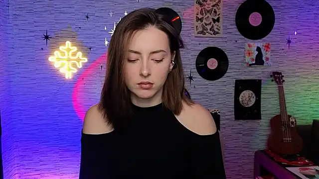 Snapshot of GloriaElmer chatting on 9, 12, 2024 GloriaElmer online show from 9, 12, 2024