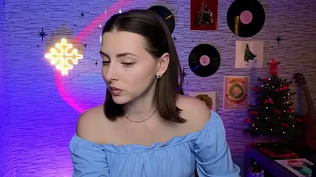 Snapshot of GloriaElmer chatting on 16, 12, 2024 GloriaElmer online show from 16, 12, 2024