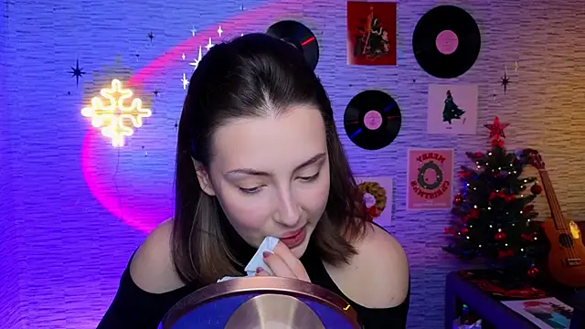 Snapshot of GloriaElmer chatting on 23, 12, 2024 GloriaElmer online show from 23, 12, 2024