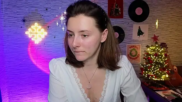 Snapshot of GloriaElmer chatting on 6, 1, 2025 GloriaElmer online show from 6, 1, 2025