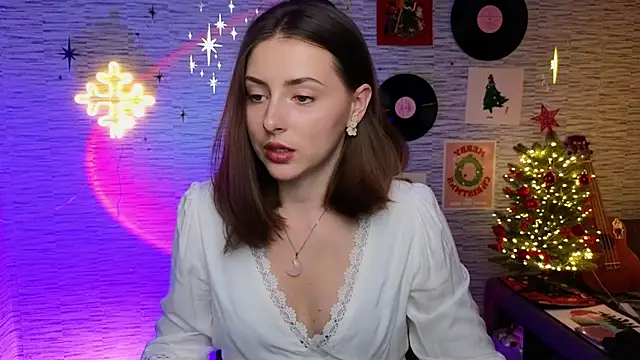 Snapshot of GloriaElmer chatting on 6, 1, 2025 GloriaElmer online show from 6, 1, 2025