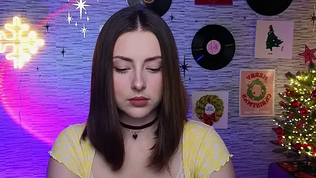 Snapshot of GloriaElmer chatting on 7, 1, 2025 GloriaElmer online show from 7, 1, 2025