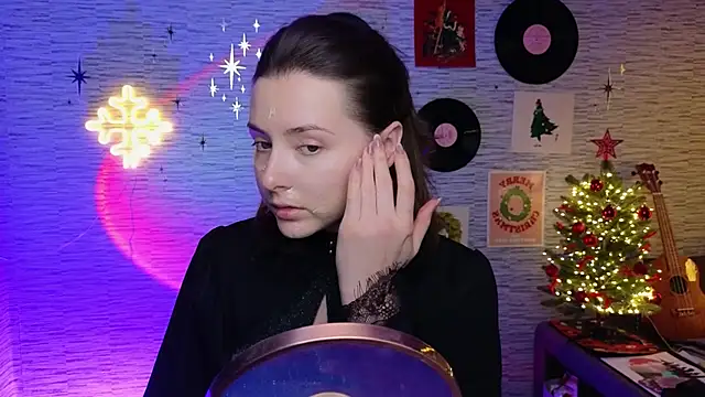 Snapshot of GloriaElmer chatting on 8, 1, 2025 GloriaElmer online show from 8, 1, 2025