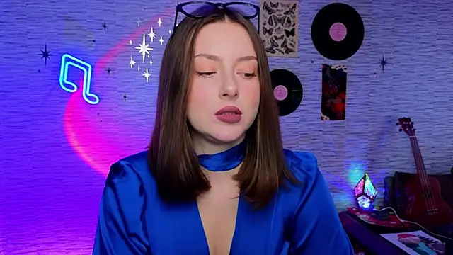 Snapshot of GloriaElmer chatting on 3, 2, 2025 GloriaElmer online show from 3, 2, 2025