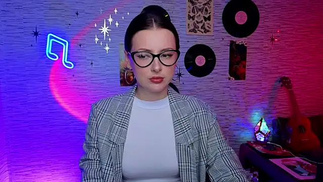 Snapshot of GloriaElmer chatting on 5, 2, 2025 GloriaElmer online show from 5, 2, 2025