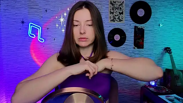 Snapshot of GloriaElmer chatting on 12, 2, 2025 GloriaElmer online show from 12, 2, 2025