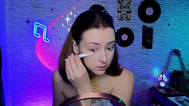 Snapshot of GloriaElmer chatting on 13, 2, 2025 GloriaElmer online show from 13, 2, 2025