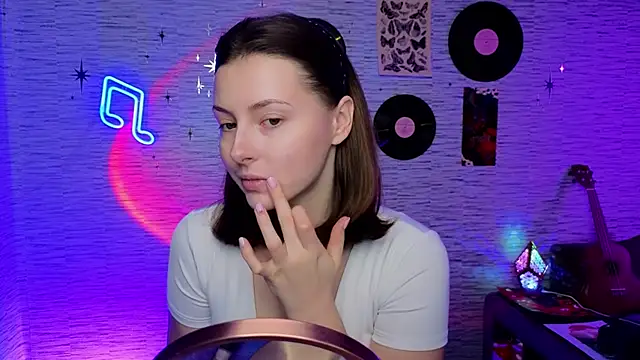 Snapshot of GloriaElmer chatting on 17, 2, 2025 GloriaElmer online show from 17, 2, 2025