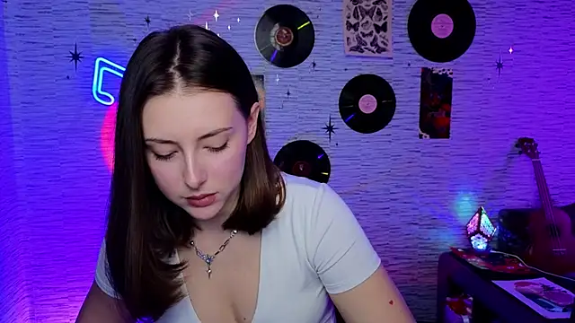 Snapshot of GloriaElmer chatting on 17, 2, 2025 GloriaElmer online show from 17, 2, 2025