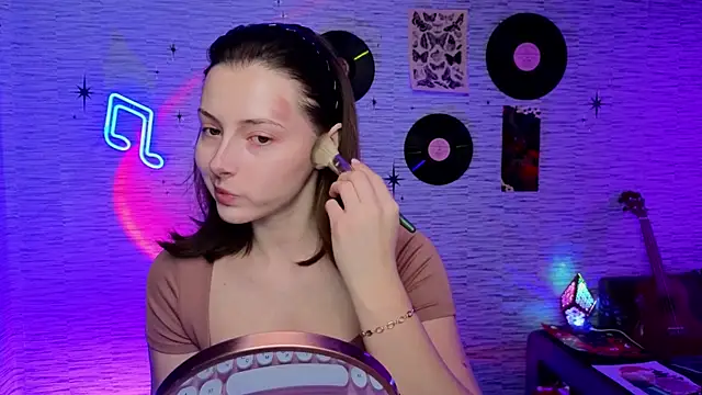 Snapshot of GloriaElmer chatting on 18, 2, 2025 GloriaElmer online show from 18, 2, 2025