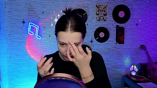 Snapshot of GloriaElmer chatting on 20, 2, 2025 GloriaElmer online show from 20, 2, 2025