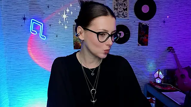 Snapshot of GloriaElmer chatting on 20, 2, 2025 GloriaElmer online show from 20, 2, 2025