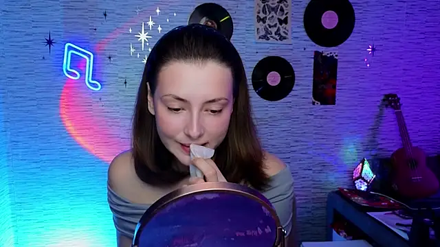 Snapshot of GloriaElmer chatting on 3, 3, 2025 GloriaElmer online show from 3, 3, 2025