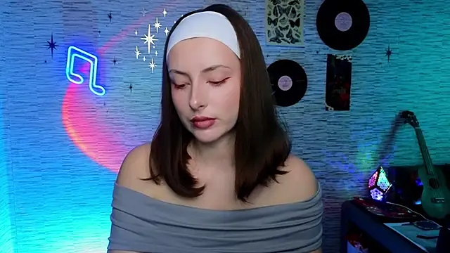 Snapshot of GloriaElmer chatting on 4, 3, 2025 GloriaElmer online show from 4, 3, 2025