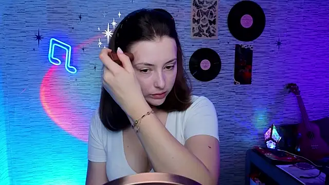 Snapshot of GloriaElmer chatting on 6, 3, 2025 GloriaElmer online show from 6, 3, 2025