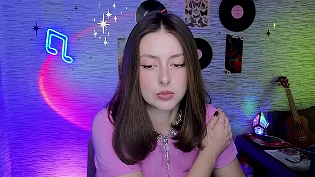 Snapshot of GloriaElmer chatting on 11, 3, 2025 GloriaElmer online show from 11, 3, 2025