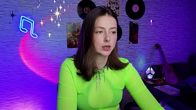 Snapshot of GloriaElmer chatting on 14, 3, 2025 GloriaElmer online show from 14, 3, 2025