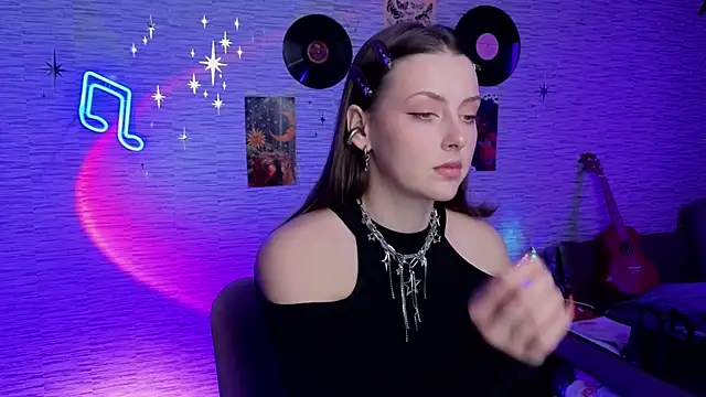 Snapshot of GloriaElmer chatting on 21, 3, 2025 GloriaElmer online show from 21, 3, 2025