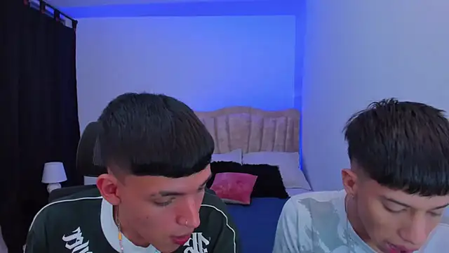 Snapshot of Juan_Nd_Steven chatting on 8, 10, 2025 Juan Nd Steven online show from 8, 10, 2025