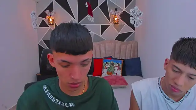 Snapshot of Juan_Nd_Steven chatting on 17, 12, 2025 Juan Nd Steven online show from 17, 12, 2025