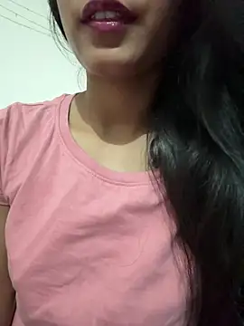 Snapshot of Hot_Goldengirl chatting on 5, 5, 2026 Hot Goldengirl online show from 5, 5, 2026