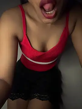 Snapshot of Hot_Goldengirl chatting on 25, 6, 2026 Hot Goldengirl online show from 25, 6, 2026