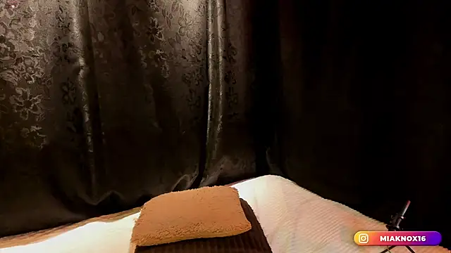 Snapshot of MiaKnox chatting on 3, 2, 2026 MiaKnox online show from 3, 2, 2026