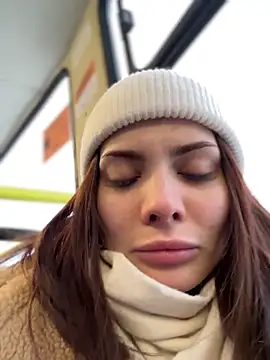 Snapshot of Accole chatting on 12, 1, 2025 Accole online show from 12, 1, 2025