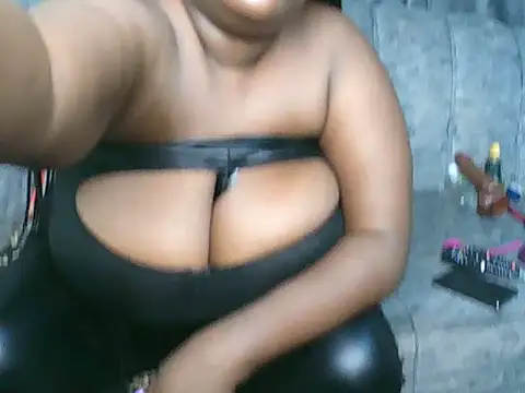 Snapshot of Bigboobylovers chatting on 17, 10, 2025 Bigboobylovers online show from 17, 10, 2025
