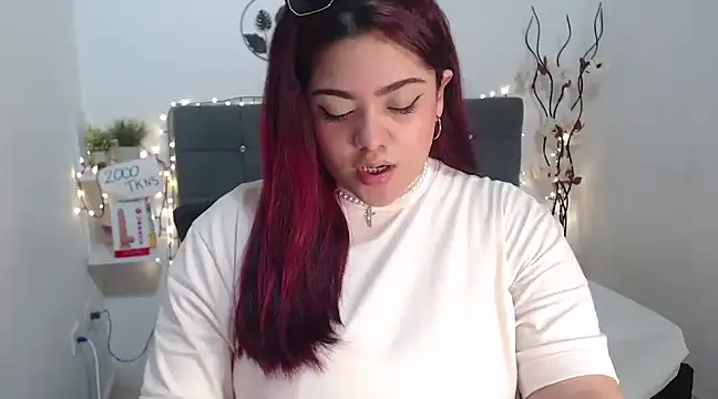 Snapshot of KathyGonzalez chatting on 1, 2, 2025 KathyGonzalez online show from 1, 2, 2025