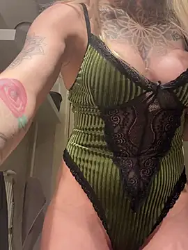 Snapshot of ElenaHaze chatting on 3, 1, 2025 ElenaHaze online show from 3, 1, 2025