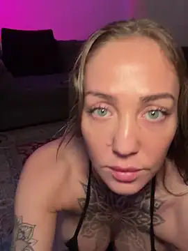 Snapshot of ElenaHaze chatting on 5, 2, 2025 ElenaHaze online show from 5, 2, 2025