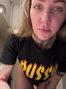 Snapshot of ElenaHaze chatting on 8, 2, 2025 ElenaHaze online show from 8, 2, 2025